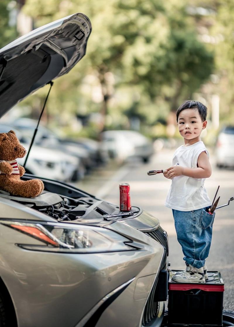 儿童修汽车写真_(小孩修车图) 汽修知识