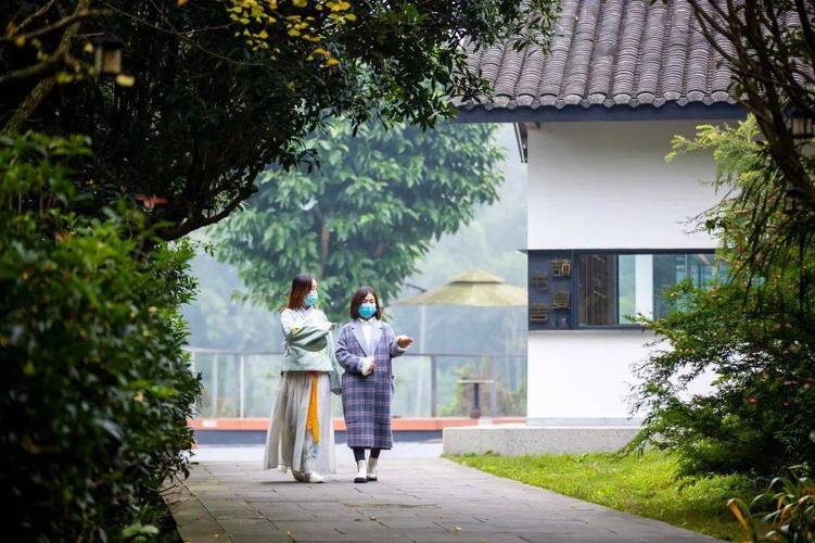 邛崃市郭山村特色民宿催生新场景文旅融合 小村落变身打卡地 范文模稿