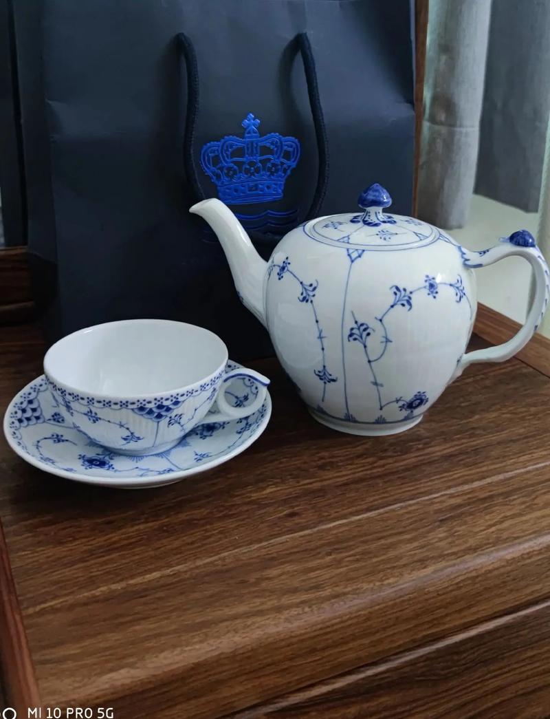 Royal Copenhagen皇家哥本哈根北京首店带来了丹麦经典的手绘瓷器 范文模稿