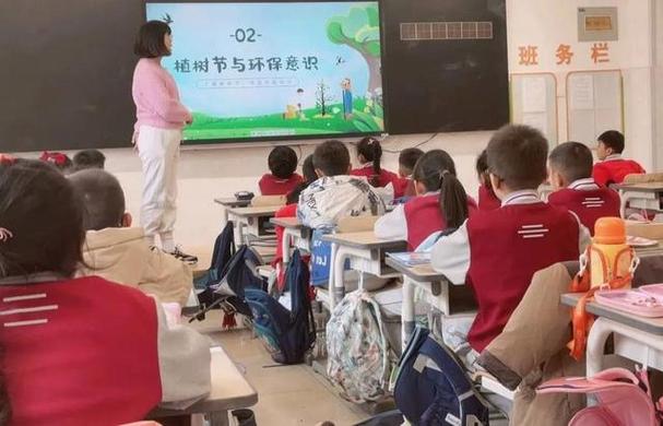 植此青绿共树未来景汇小学植树节活动进行中 范文模稿